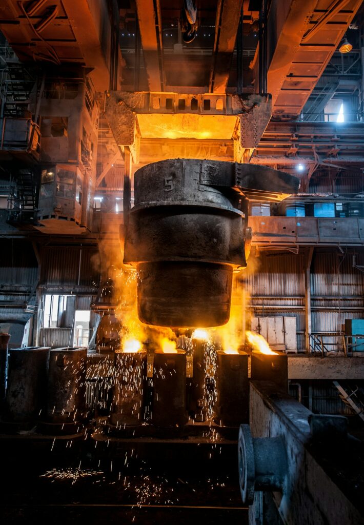 Tank pours the liquid steel in the molds